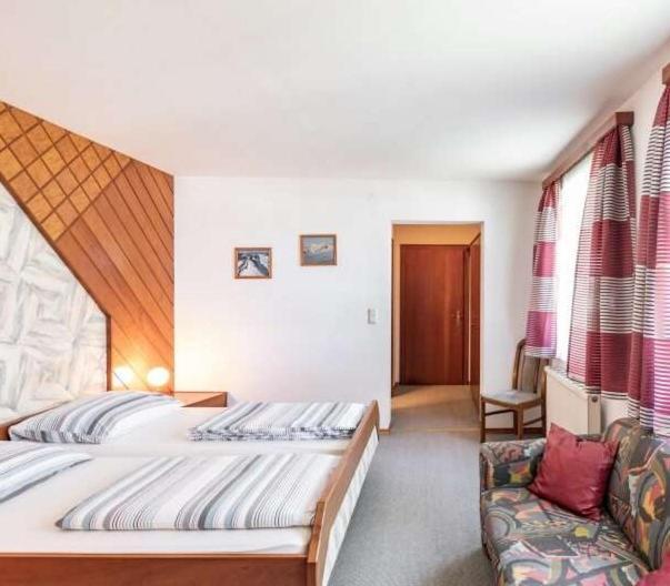 Austria Traveller Hotel Lenzing エクステリア 写真